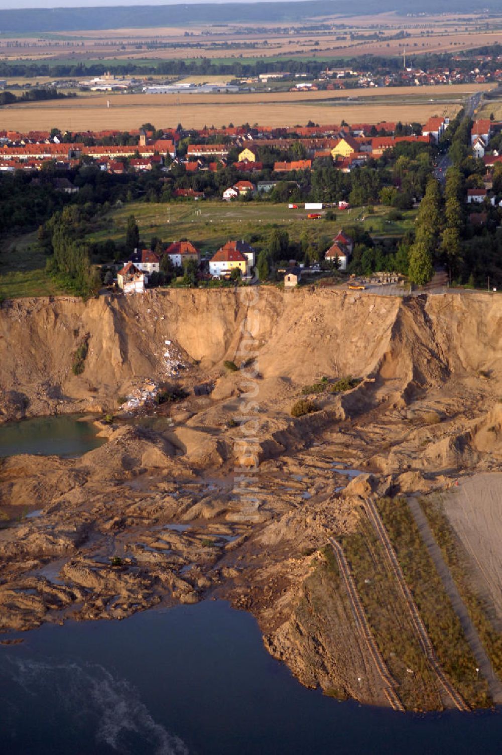 Luftaufnahme Nachterstedt - Tagebausee- Ufereinbruch am Concordiasee bei Nachterstedt in Sachsen-Anhalt