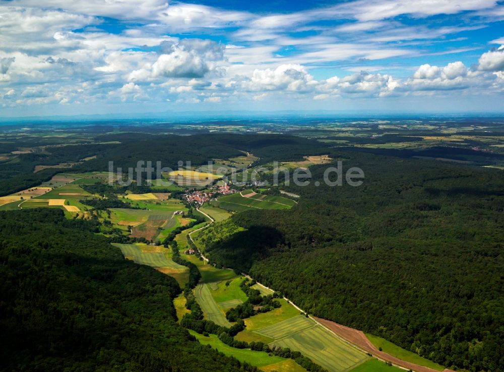 Luftaufnahme Sachsenheim - Tal beim Ortsteil Ochsenbach in Sachsenheim im Bundesland Baden-Württemberg