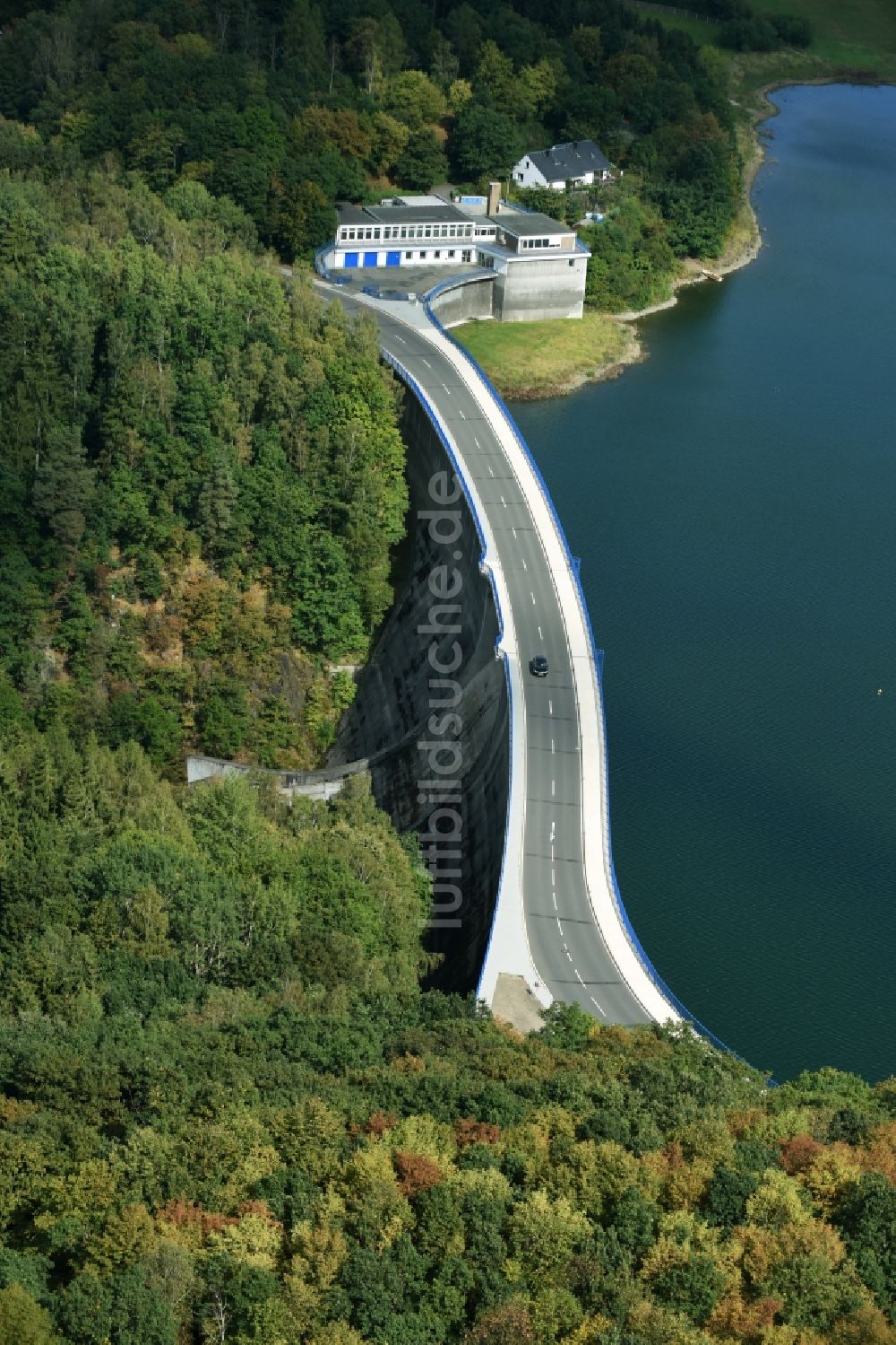 Pöhl aus der Vogelperspektive: Talsperre Pöhl und Stausee in Pöhl im Bundesland Sachsen