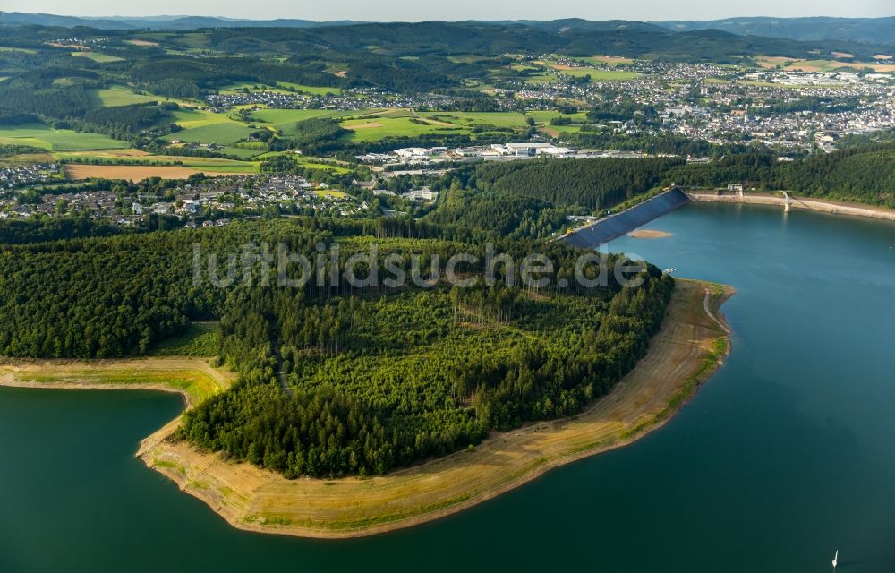 Attendorn von oben - Talsperren - Staudamm und Stausee in Attendorn im Bundesland Nordrhein-Westfalen