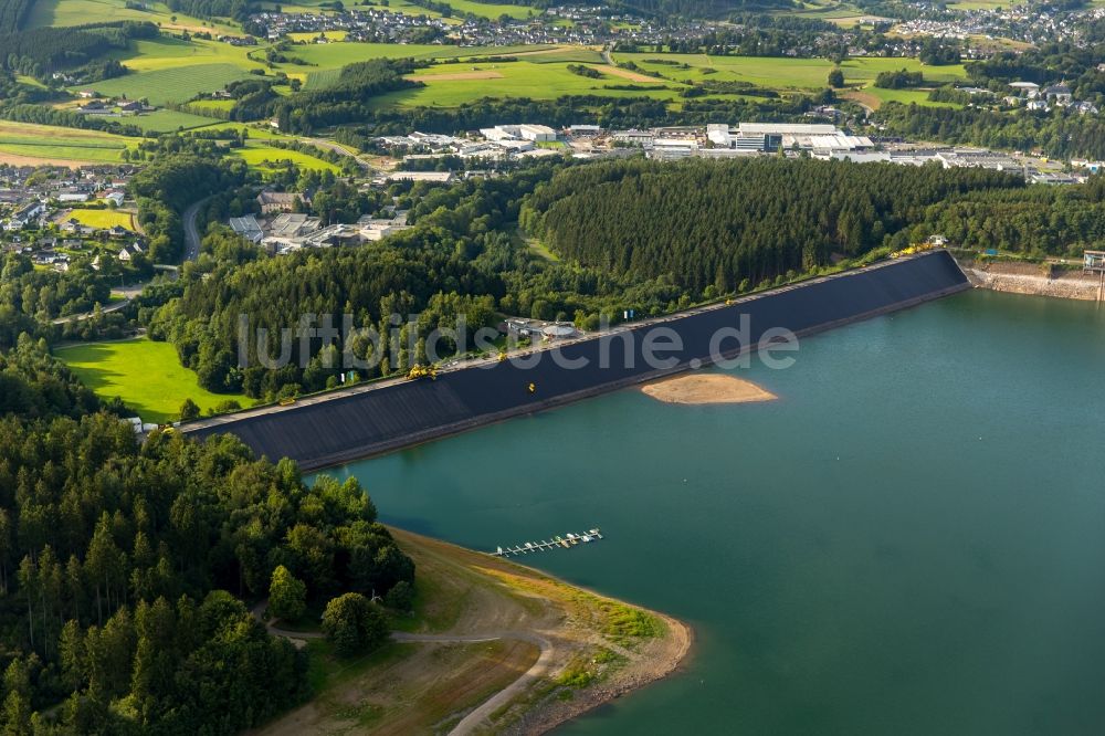 Attendorn aus der Vogelperspektive: Talsperren - Staudamm und Stausee in Attendorn im Bundesland Nordrhein-Westfalen