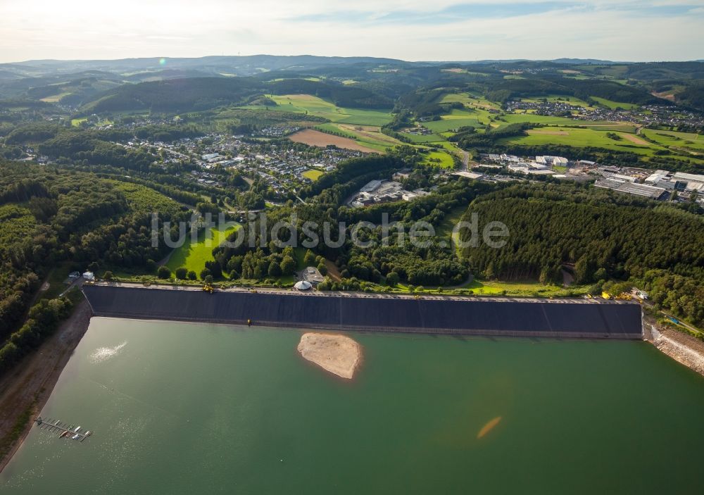 Attendorn von oben - Talsperren - Staudamm und Stausee in Attendorn im Bundesland Nordrhein-Westfalen