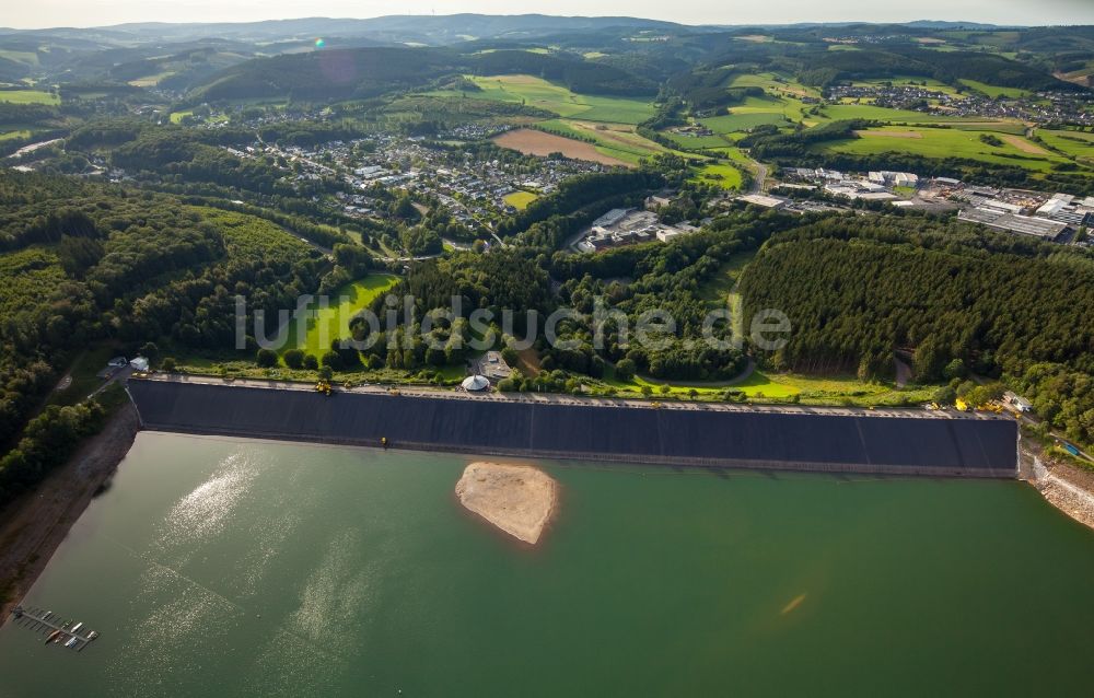 Attendorn aus der Vogelperspektive: Talsperren - Staudamm und Stausee in Attendorn im Bundesland Nordrhein-Westfalen