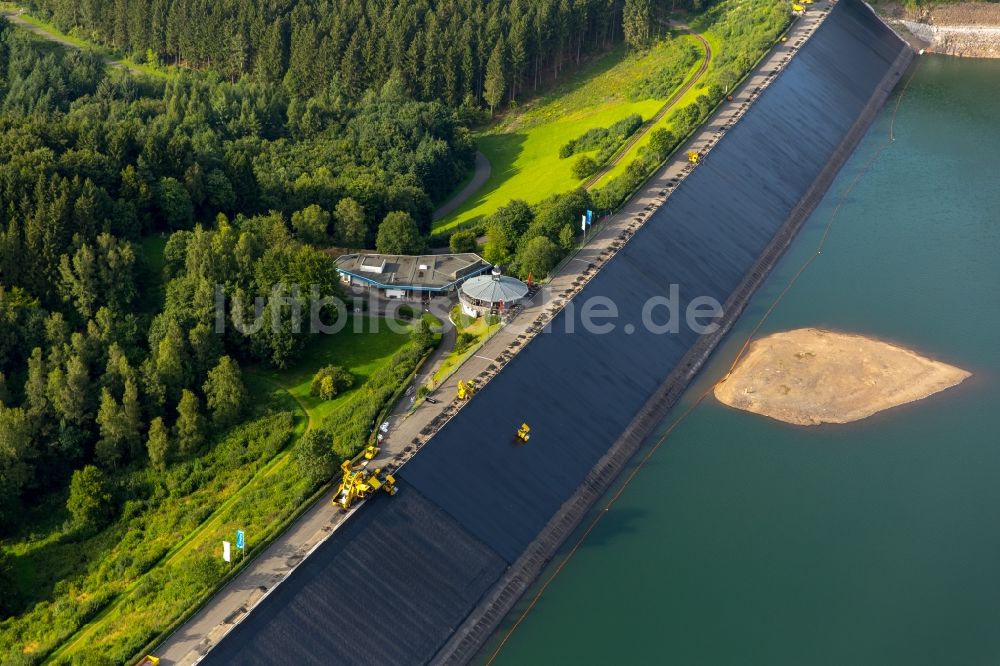 Luftaufnahme Attendorn - Talsperren - Staudamm und Stausee in Attendorn im Bundesland Nordrhein-Westfalen