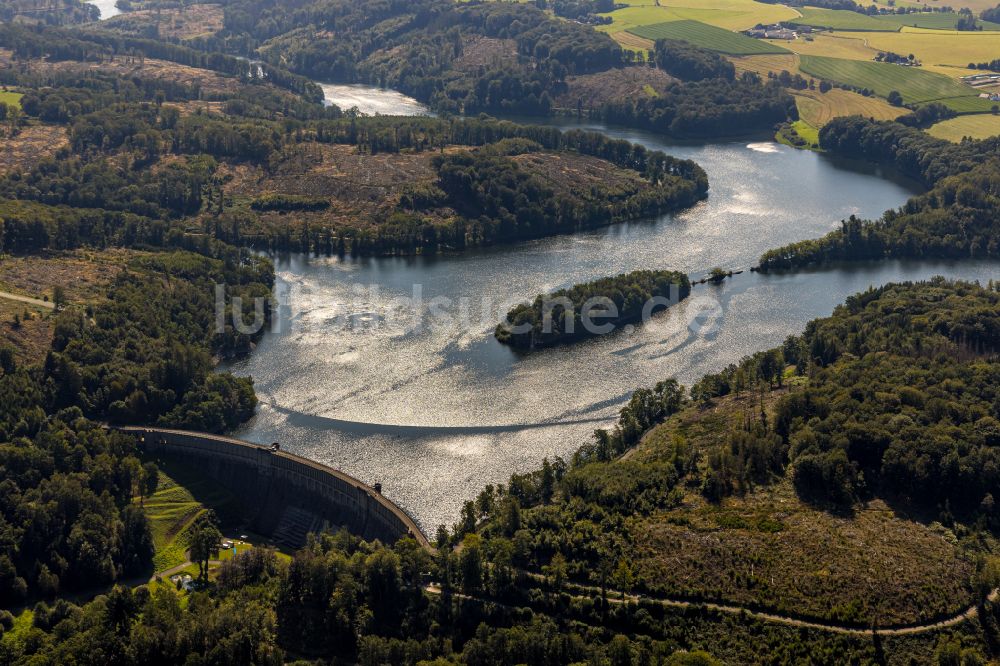 Breckerfeld aus der Vogelperspektive: Talsperren - Staudamm und Stausee in Breckerfeld im Bundesland Nordrhein-Westfalen, Deutschland