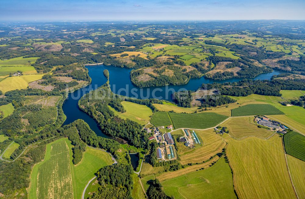 Breckerfeld aus der Vogelperspektive: Talsperren - Staudamm und Stausee in Breckerfeld im Bundesland Nordrhein-Westfalen, Deutschland