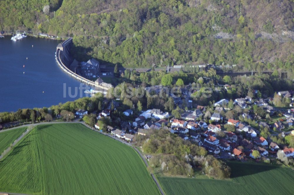 Edertal von oben - Talsperren - Staudamm und Stausee in Edertal im Bundesland Hessen