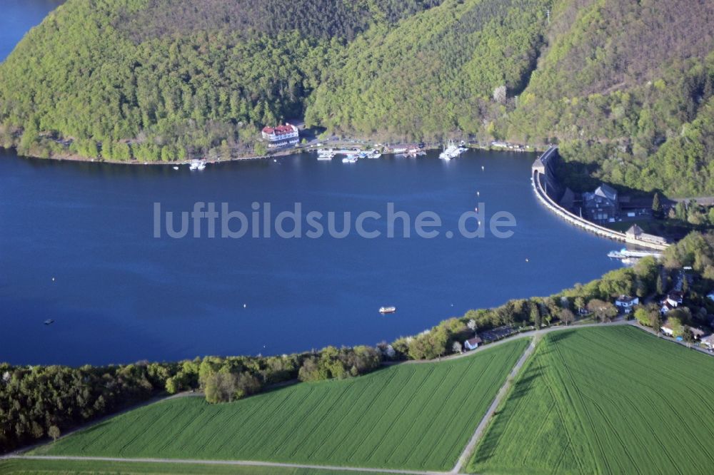 Edertal aus der Vogelperspektive: Talsperren - Staudamm und Stausee in Edertal im Bundesland Hessen