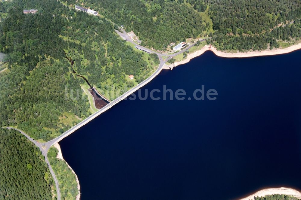 Flaje von oben - Talsperren - Staudamm und Stausee in Flaje in Tschechische Republik