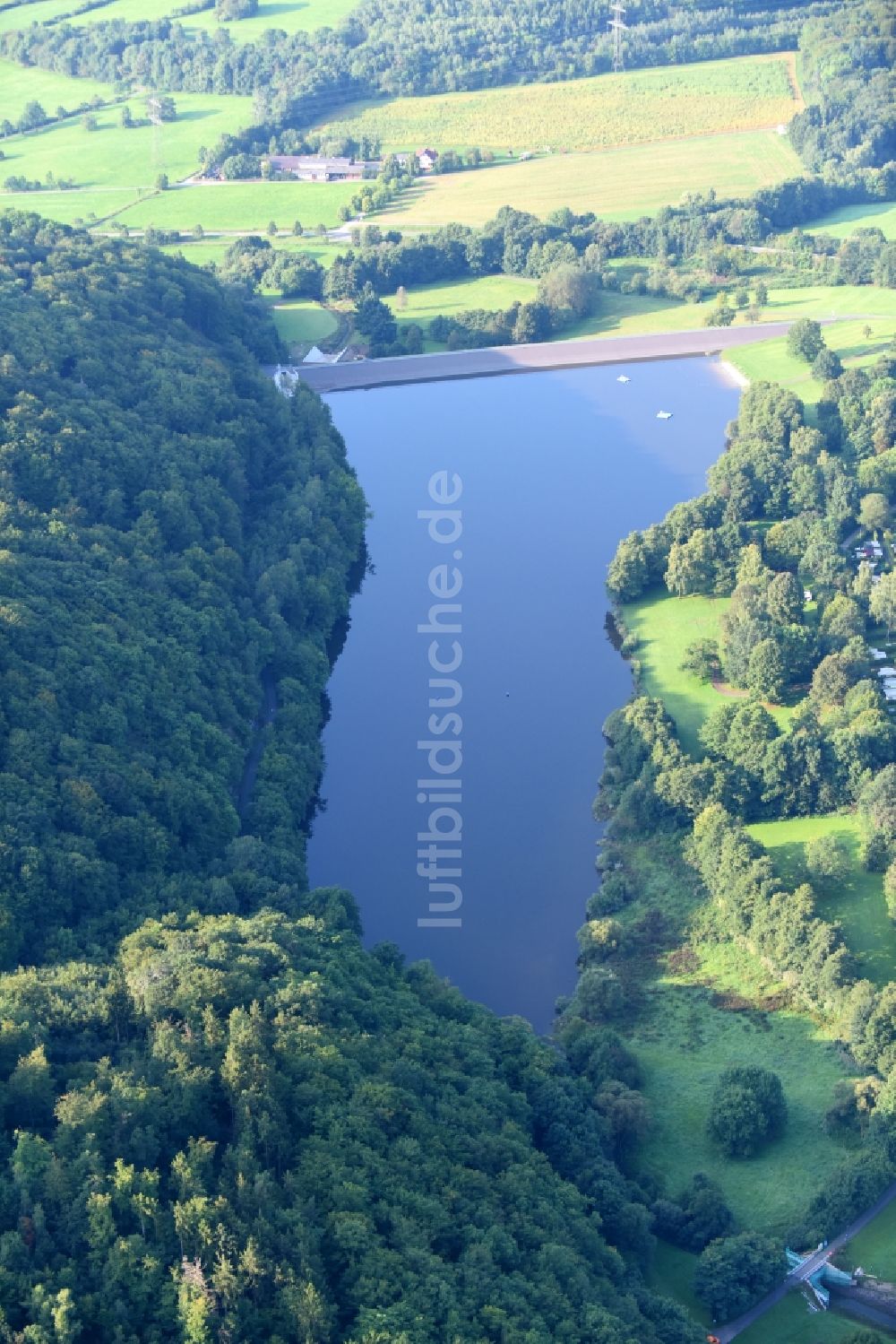 Greifenstein von oben - Talsperren - Staudamm und Stausee in Greifenstein im Bundesland Hessen, Deutschland