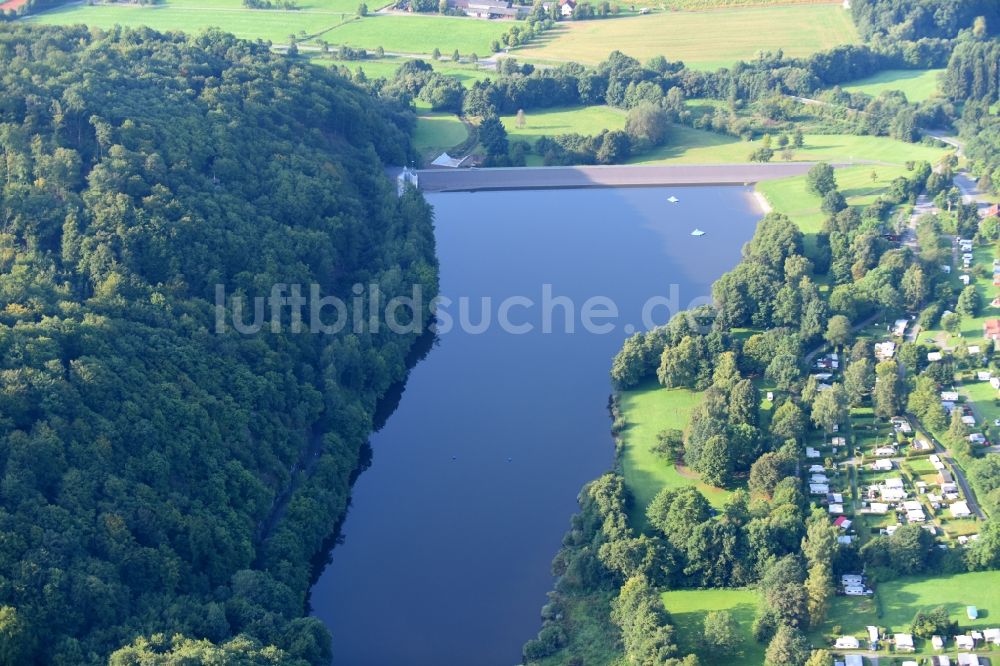 Greifenstein aus der Vogelperspektive: Talsperren - Staudamm und Stausee in Greifenstein im Bundesland Hessen, Deutschland