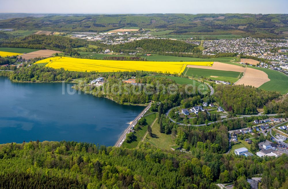 Meschede aus der Vogelperspektive: Talsperren - Staudamm und Stausee in Meschede im Bundesland Nordrhein-Westfalen, Deutschland