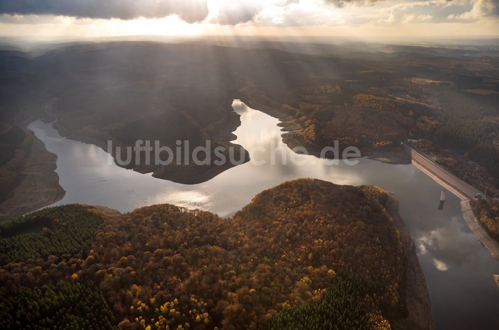 Stolberg (Rheinland) aus der Vogelperspektive: Talsperren - Staudamm und Stausee im Ortsteil Schevenhütte in Stolberg (Rheinland) im Bundesland Nordrhein-Westfalen, Deutschland