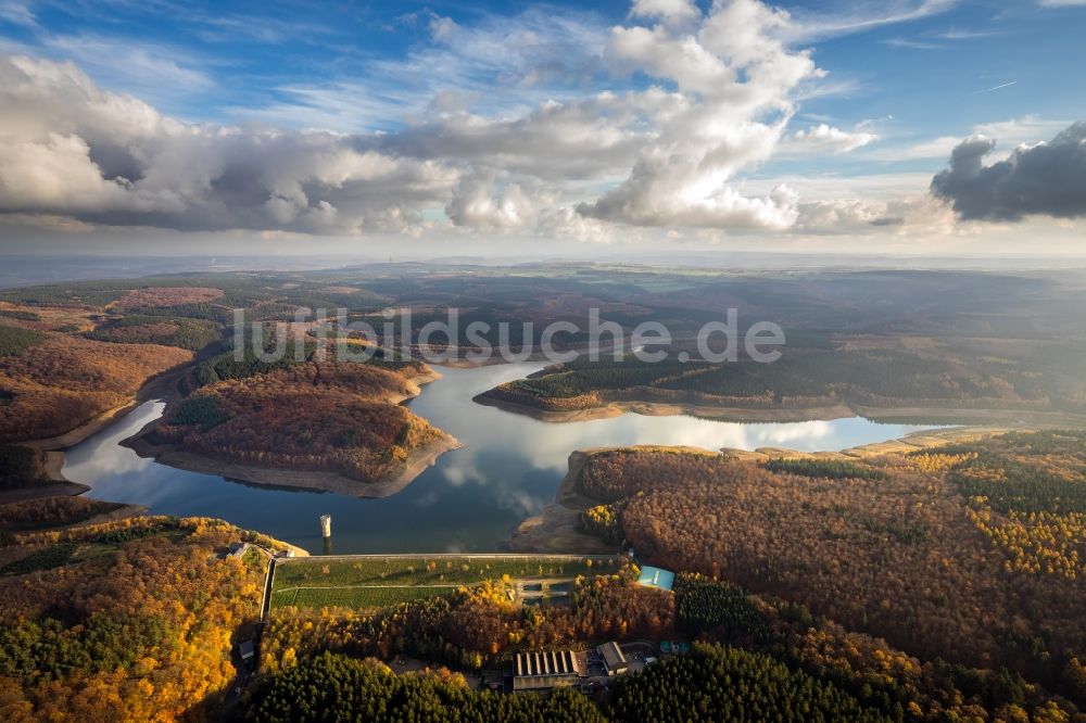 Stolberg (Rheinland) aus der Vogelperspektive: Talsperren - Staudamm und Stausee im Ortsteil Schevenhütte in Stolberg (Rheinland) im Bundesland Nordrhein-Westfalen, Deutschland