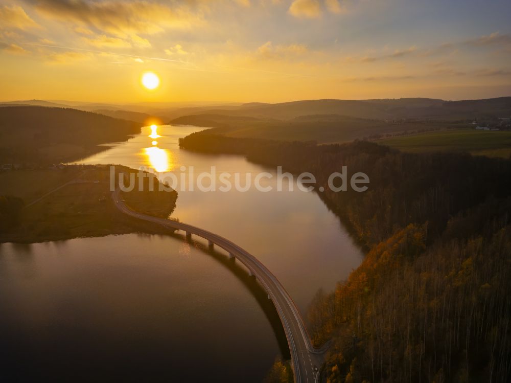 Rauschenbach aus der Vogelperspektive: Talsperren - Staudamm und Stausee Rauschenbachtalsperre in Neuhausen/Erzgebirge im Bundesland Sachsen, Deutschland