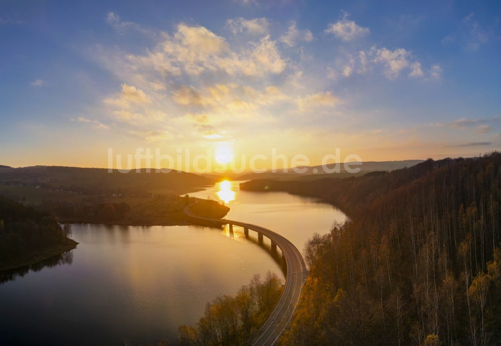 Rauschenbach von oben - Talsperren - Staudamm und Stausee Rauschenbachtalsperre in Neuhausen/Erzgebirge im Bundesland Sachsen, Deutschland