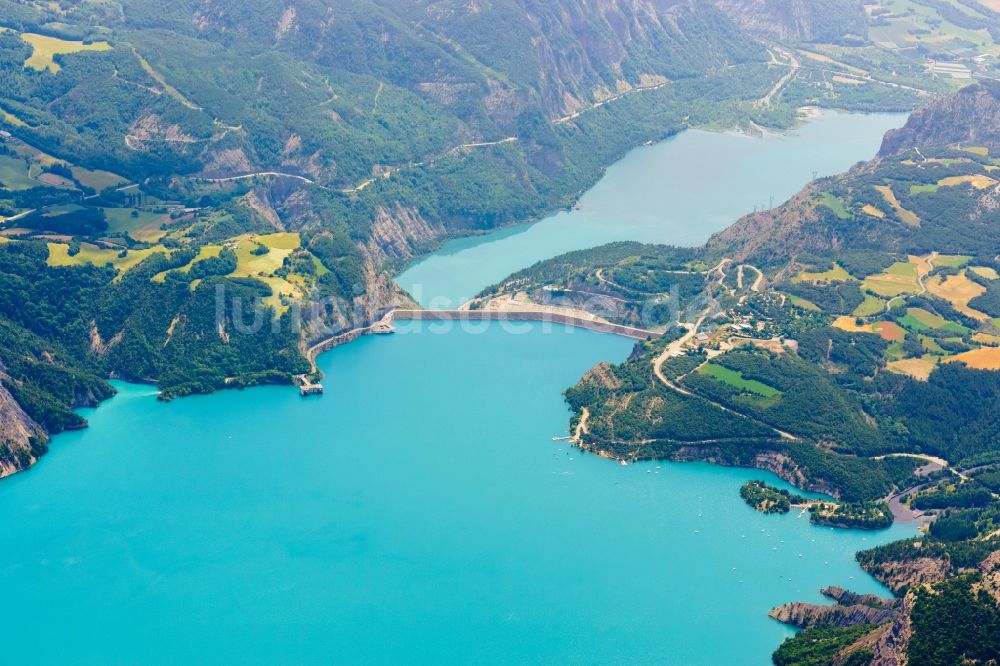 Luftaufnahme Rousset - Talsperren - Staudamm und Stausee in Rousset in Provence-Alpes-Cote d'Azur, Frankreich