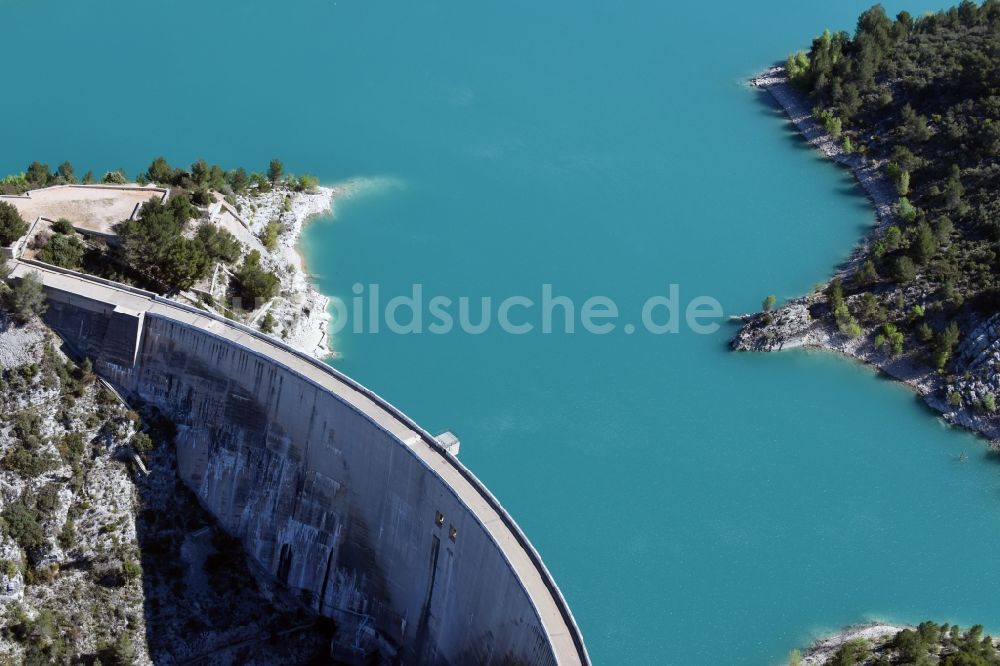 Saint-Marc-Jaumegarde aus der Vogelperspektive: Talsperren - Staudamm und Stausee in Saint-Marc-Jaumegarde in Provence-Alpes-Cote d'Azur, Frankreich