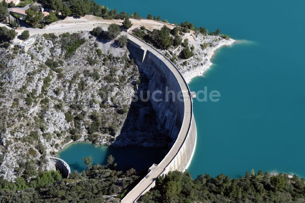 Luftaufnahme Saint-Marc-Jaumegarde - Talsperren - Staudamm und Stausee in Saint-Marc-Jaumegarde in Provence-Alpes-Cote d'Azur, Frankreich