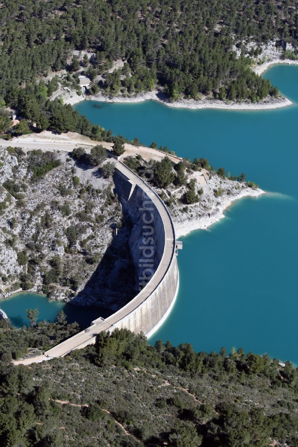 Saint-Marc-Jaumegarde aus der Vogelperspektive: Talsperren - Staudamm und Stausee in Saint-Marc-Jaumegarde in Provence-Alpes-Cote d'Azur, Frankreich