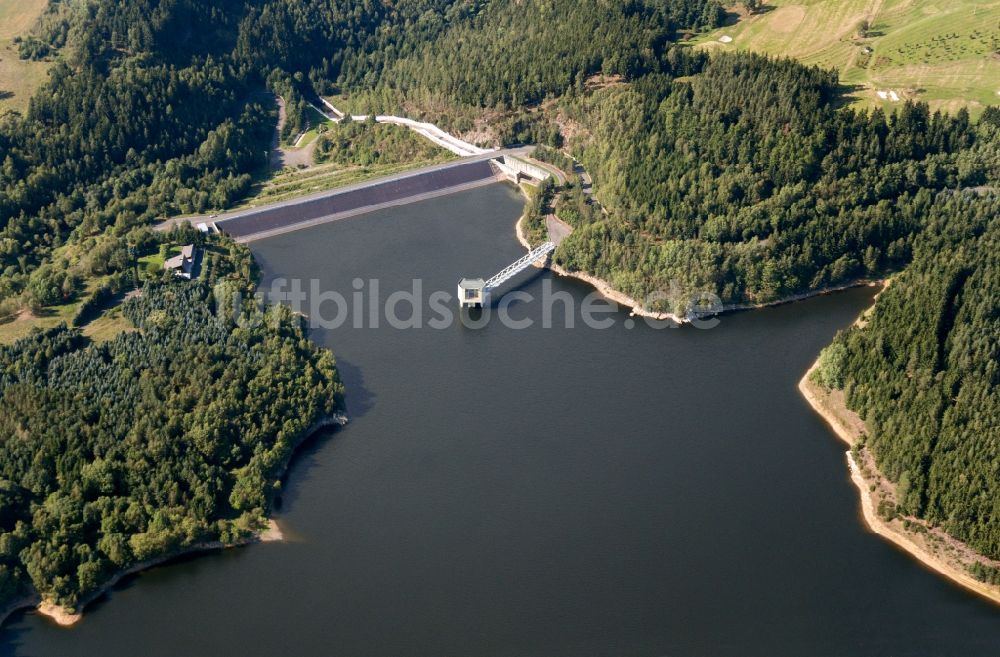 Luftaufnahme Stanovice und Karlových Var - Talsperren - Staudamm und Stausee in Stanovice und Karlových Var in Tschechische Republik