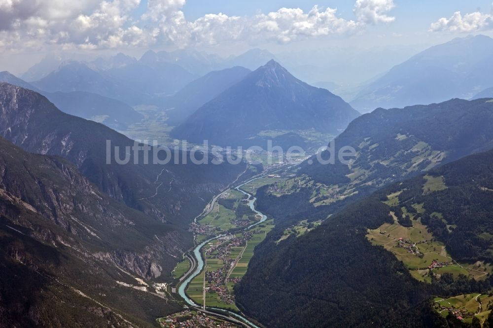 Luftbild Prutz - Talverlauf des Rechenpass am Ufer des Flußes Inn bei Prutz in Tyrol in Österreich