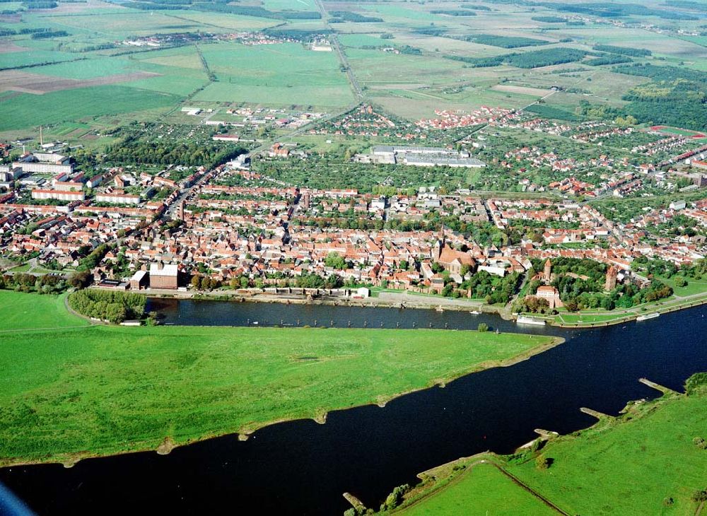 Luftbild Tangermünde / Sachsen - Anhalt - Tangermünde in Sachsen - Anhalt mit Elbhafen.