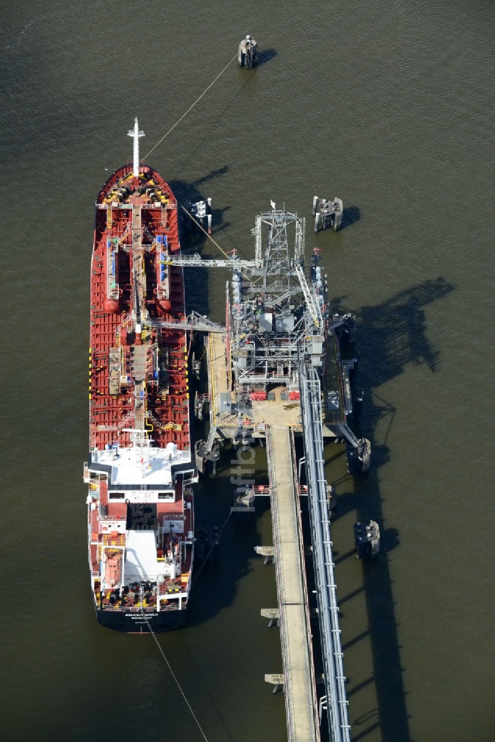 Hamburg von oben - Tankerlöschbrücke Köhlfleet-Hafen in Hamburg-Waltershof