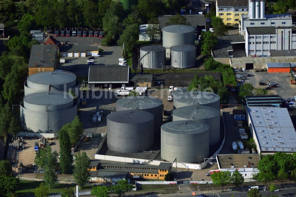 Luftbild Berlin - Tanklager Ecke Gradestraße - Tempelhofer Weg im Stadtbezirk Neukölln von Berlin