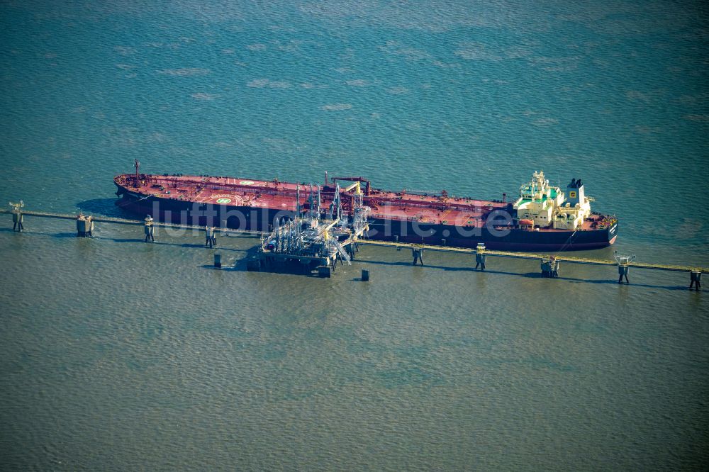 Luftbild Wilhelmshaven - Tankschiff Sonangol Hulia im Hafen in Wilhelmshaven im Bundesland Niedersachsen, Deutschland