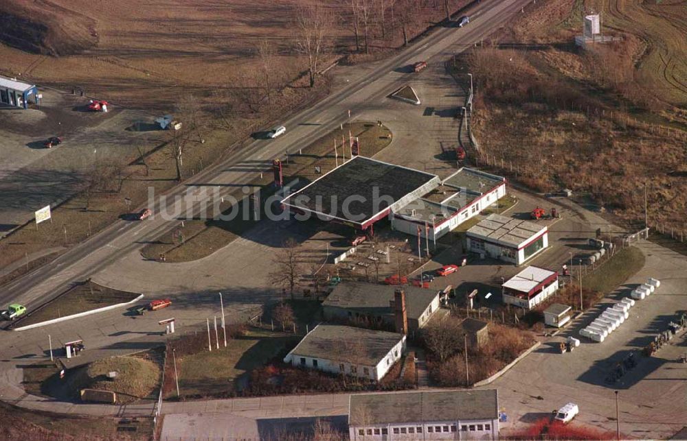 Luftaufnahme Nauen / Brandenburg - Tankstelle der MINOL AG an der Ortseinfahrt Nauen aus Richtung Berlin