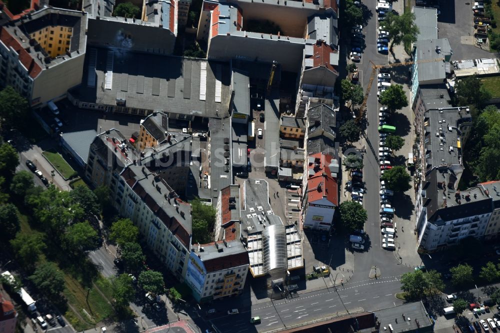 Luftbild Berlin - Tankstelle der Shell AG an der Prinzenallee Ecke Osloer Straße im Stadtteil Wedding in Berlin