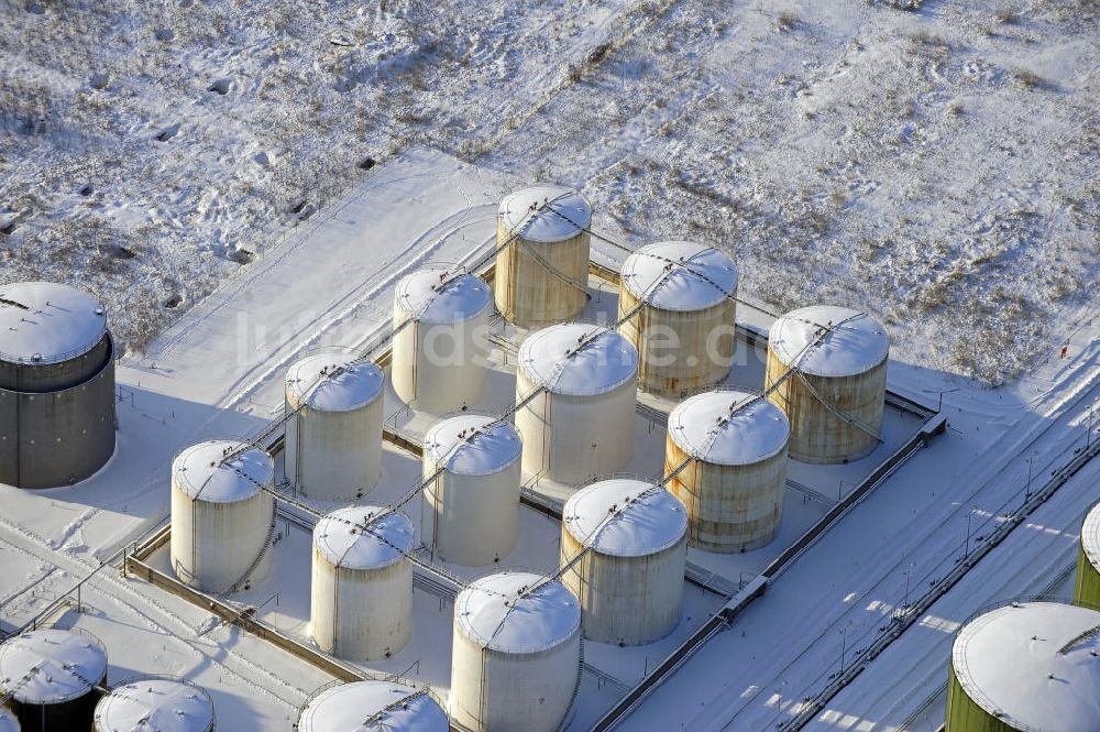 Luftaufnahme Berlin - Tanquid-Lager in Berlin-Spandau im Winter