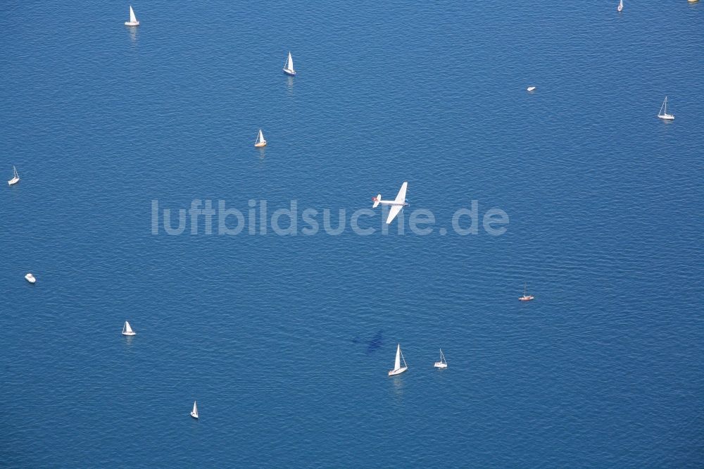 Friedrichshafen aus der Vogelperspektive: Tante Ju über dem Bodensee bei Friedrichshafen in Baden-Württemberg