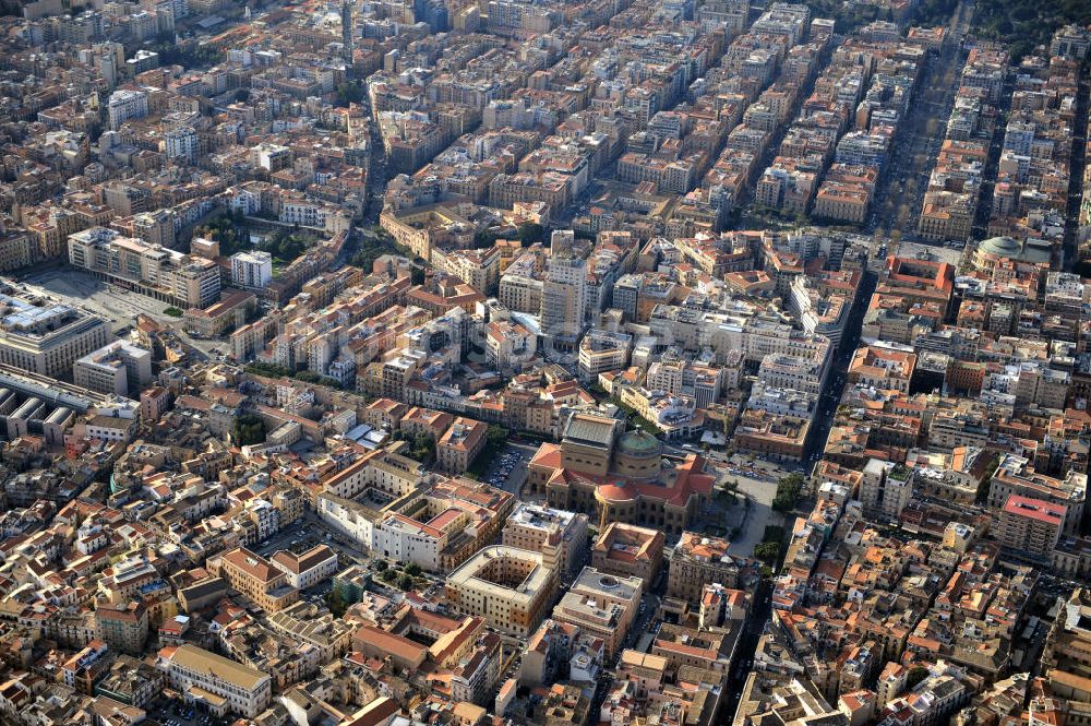 Palermo aus der Vogelperspektive: Teatro Massimo in Palermo auf Sizilien in Italien