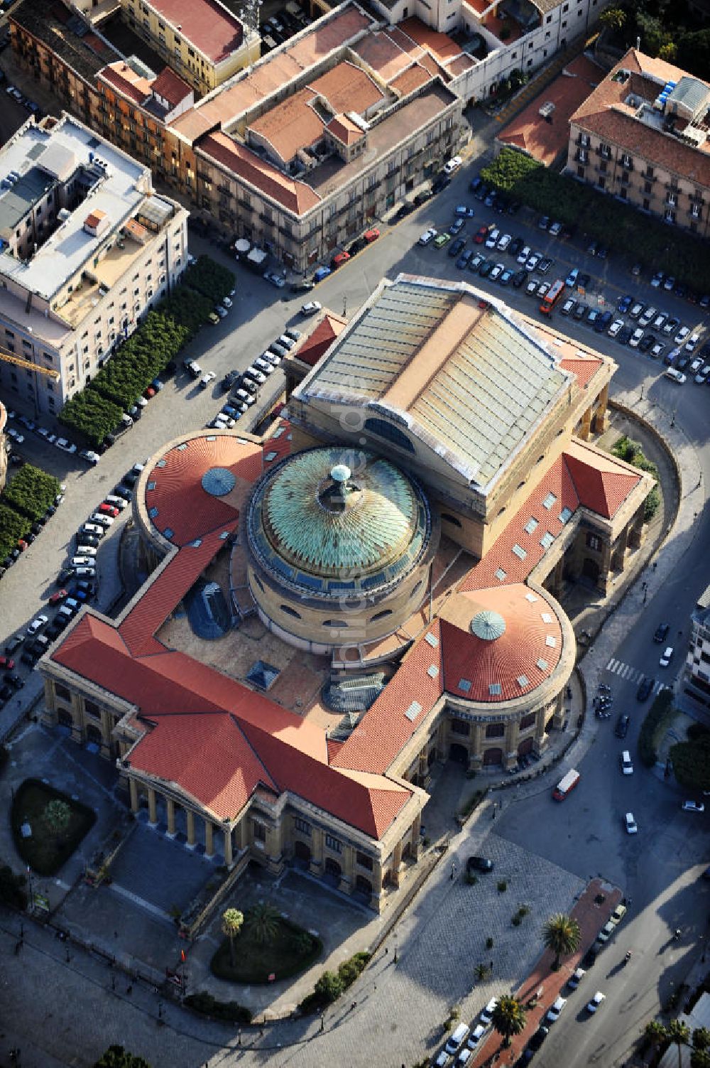 Palermo von oben - Teatro Massimo in Palermo auf Sizilien in Italien