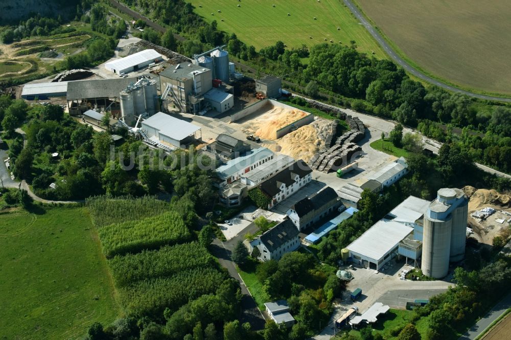 Luftaufnahme Hardegsen - Technische Anlagen im Industriegebiet der BEL Leinetal Betriebs GmbH&Co.KG und der bvl biomasse-verwertung- leinetal GmbH entlang der Zementfabrik in Hardegsen im Bundesland Niedersachsen, Deutschland