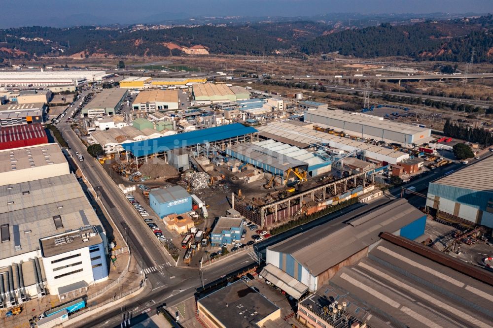 Castellbisbal aus der Vogelperspektive: Technische Anlagen im Industriegebiet Can Pelegrí in Sant Andreu de la Barca in Catalunya - Katalonien, Spanien