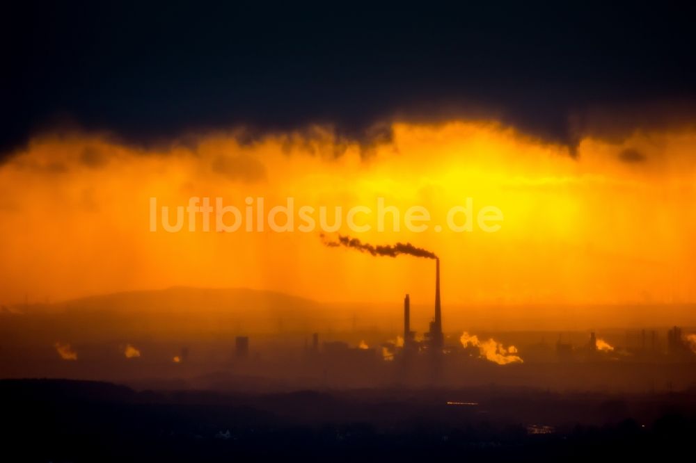 Luftaufnahme Marl - Technische Anlagen im Industriegebiet im Chemiepark Marl Paul-Baumann-Straße in Marl im Bundesland Nordrhein-Westfalen