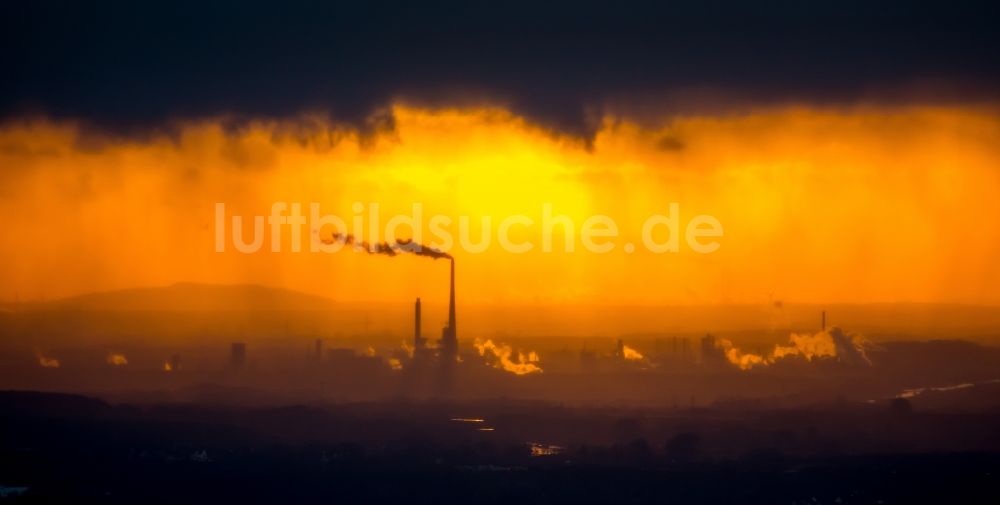 Marl von oben - Technische Anlagen im Industriegebiet im Chemiepark Marl Paul-Baumann-Straße in Marl im Bundesland Nordrhein-Westfalen