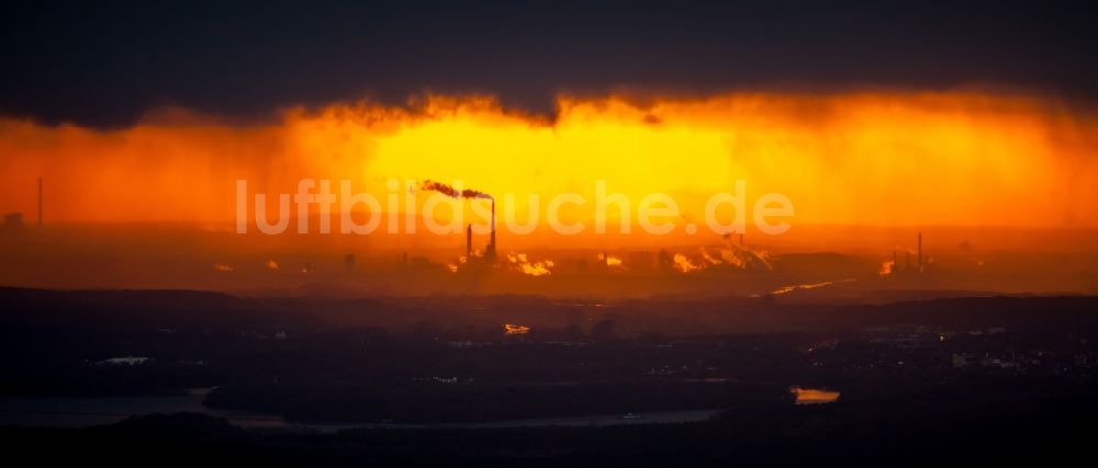 Marl aus der Vogelperspektive: Technische Anlagen im Industriegebiet im Chemiepark Marl Paul-Baumann-Straße in Marl im Bundesland Nordrhein-Westfalen