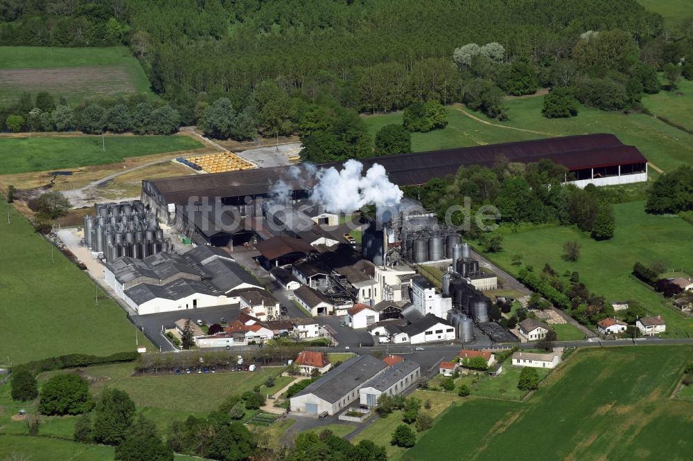 Coutras von oben - Technische Anlagen im Industriegebiet in Coutras in Aquitaine Limousin Poitou-Charentes, Frankreich