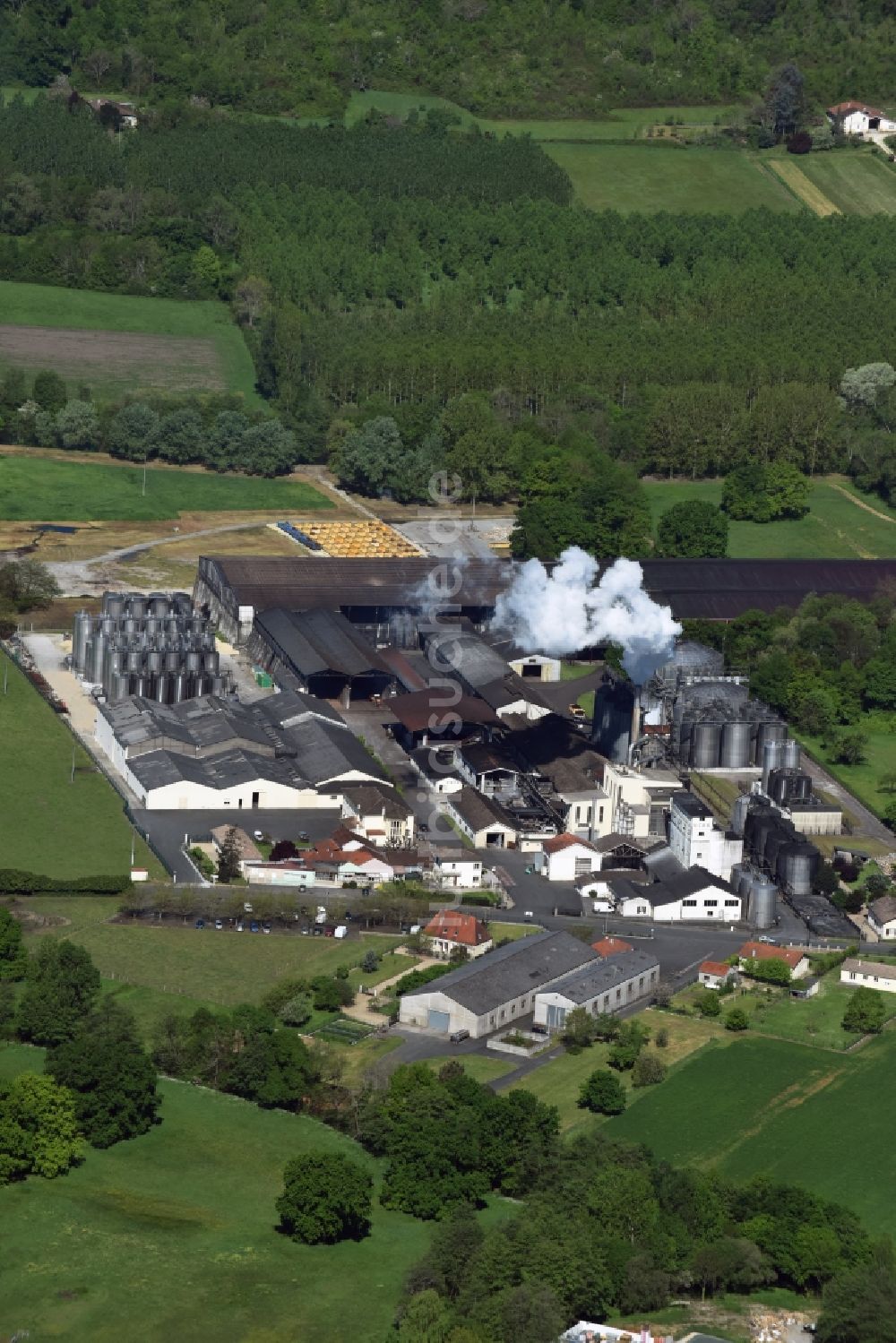 Coutras aus der Vogelperspektive: Technische Anlagen im Industriegebiet in Coutras in Aquitaine Limousin Poitou-Charentes, Frankreich