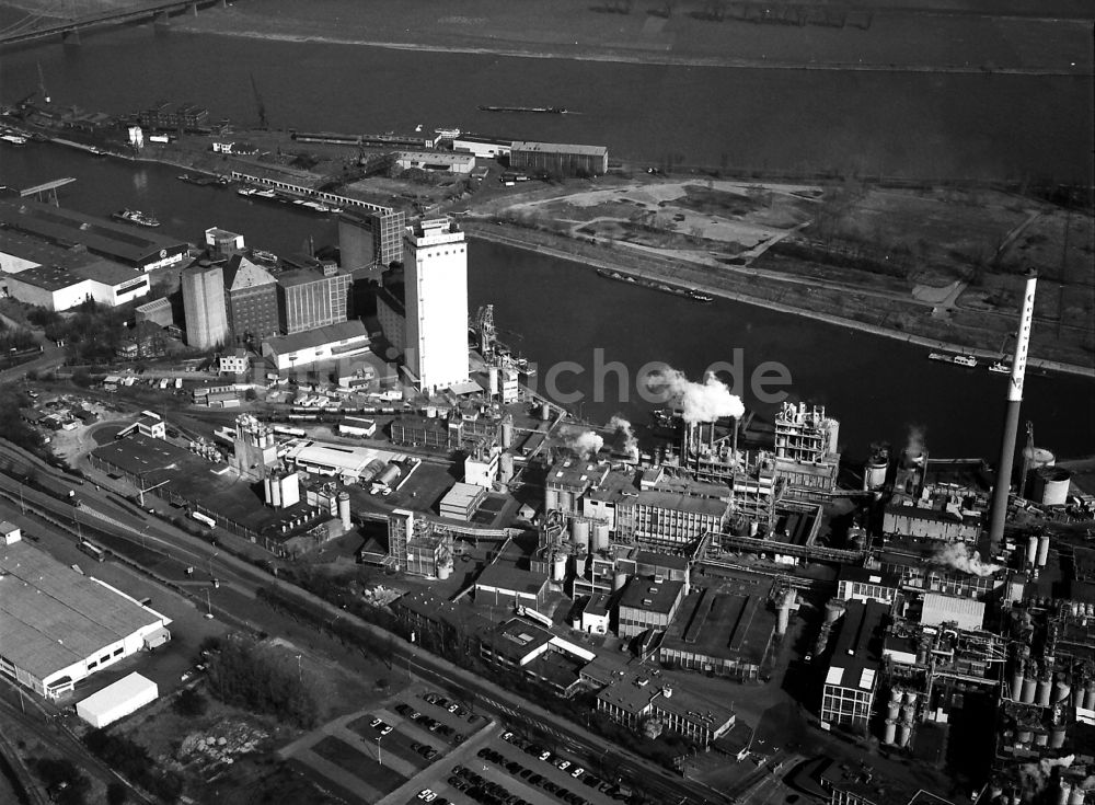 Luftbild Krefeld - Technische Anlagen im Industriegebiet entlang der Hafenstraße in Krefeld im Bundesland Nordrhein-Westfalen, Deutschland