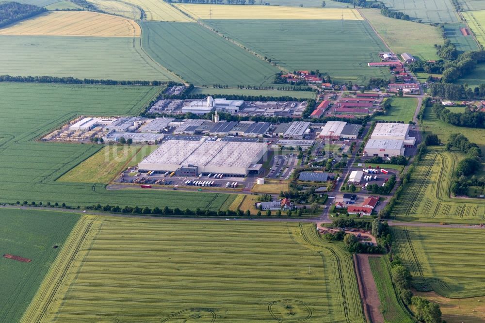 Sonneborn aus der Vogelperspektive: Technische Anlagen im Industriegebiet mit Finger Beton Sonneborn GmbH & Co. KG in Sonneborn im Bundesland Thüringen, Deutschland