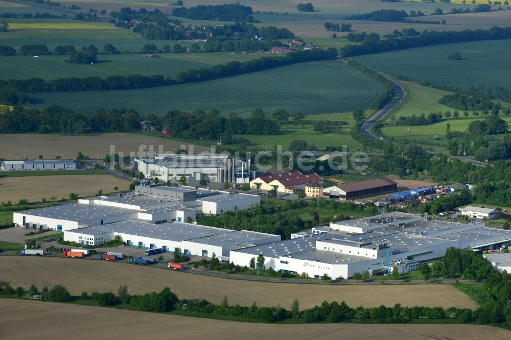 Pritzwalk aus der Vogelperspektive: Technische Anlagen im Industriegebiet der Glatfelter Falkenhagen GmbH in Pritzwalk im Bundesland Brandenburg