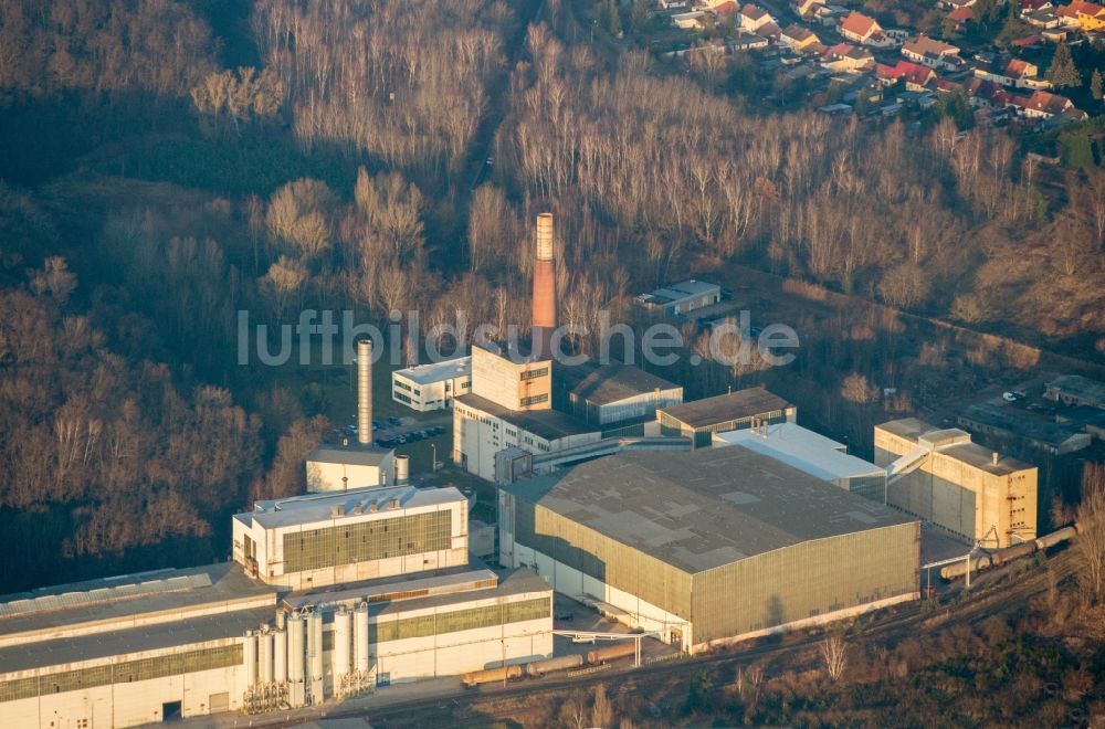 Luftaufnahme Gräfenhainichen - Technische Anlagen im Industriegebiet der Imerys Fused Minerals in Gräfenhainichen im Bundesland Sachsen-Anhalt, Deutschland