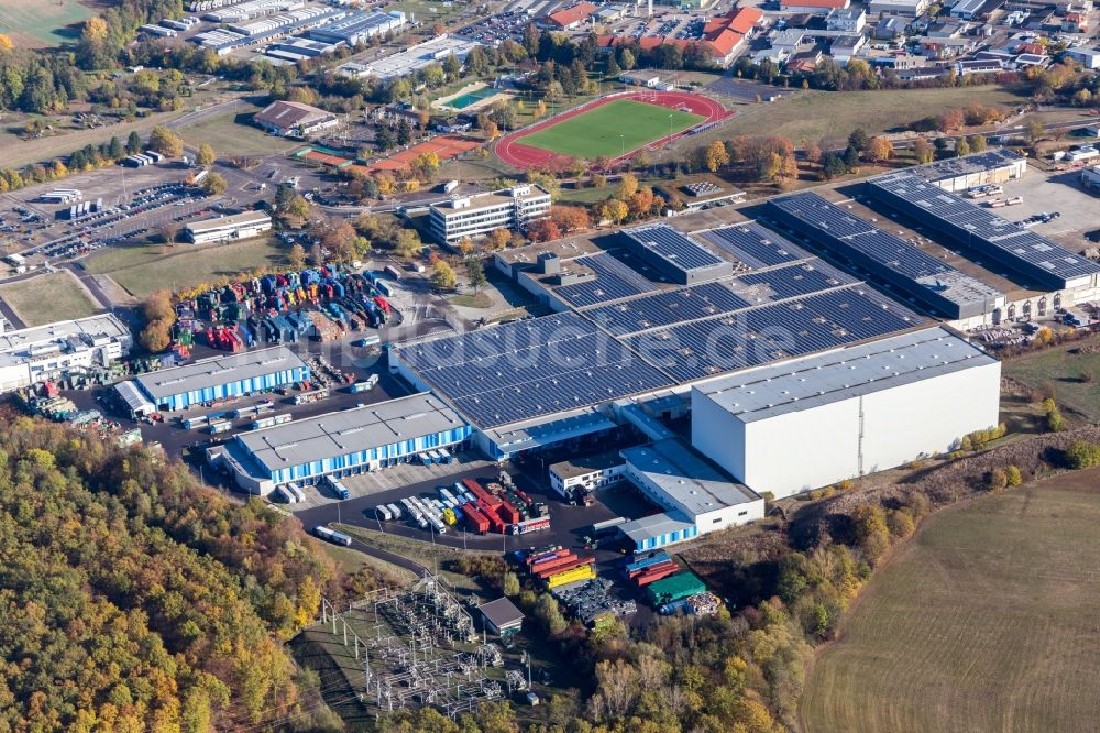 Östringen von oben - Technische Anlagen im Industriegebiet IP Industriepark Östringen GmbH & Co. KG in Östringen im Bundesland Baden-Württemberg, Deutschland