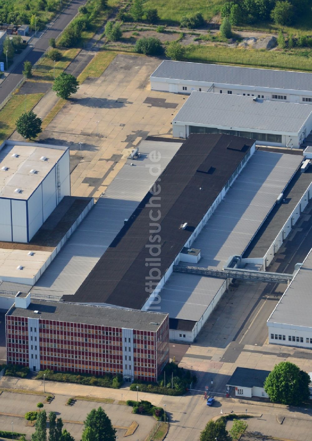 Magdeburg aus der Vogelperspektive: Technische Anlagen im Industriegebiet der Milchhof Magdeburg GmbH in Magdeburg im Bundesland Sachsen-Anhalt