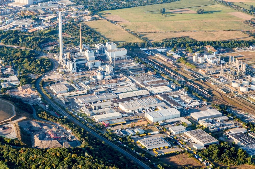 Luftaufnahme Mannheim - Technische Anlagen im Industriegebiet mit MVV Umwelt im Ortsteil Industriehafen in Mannheim im Bundesland Baden-Württemberg, Deutschland